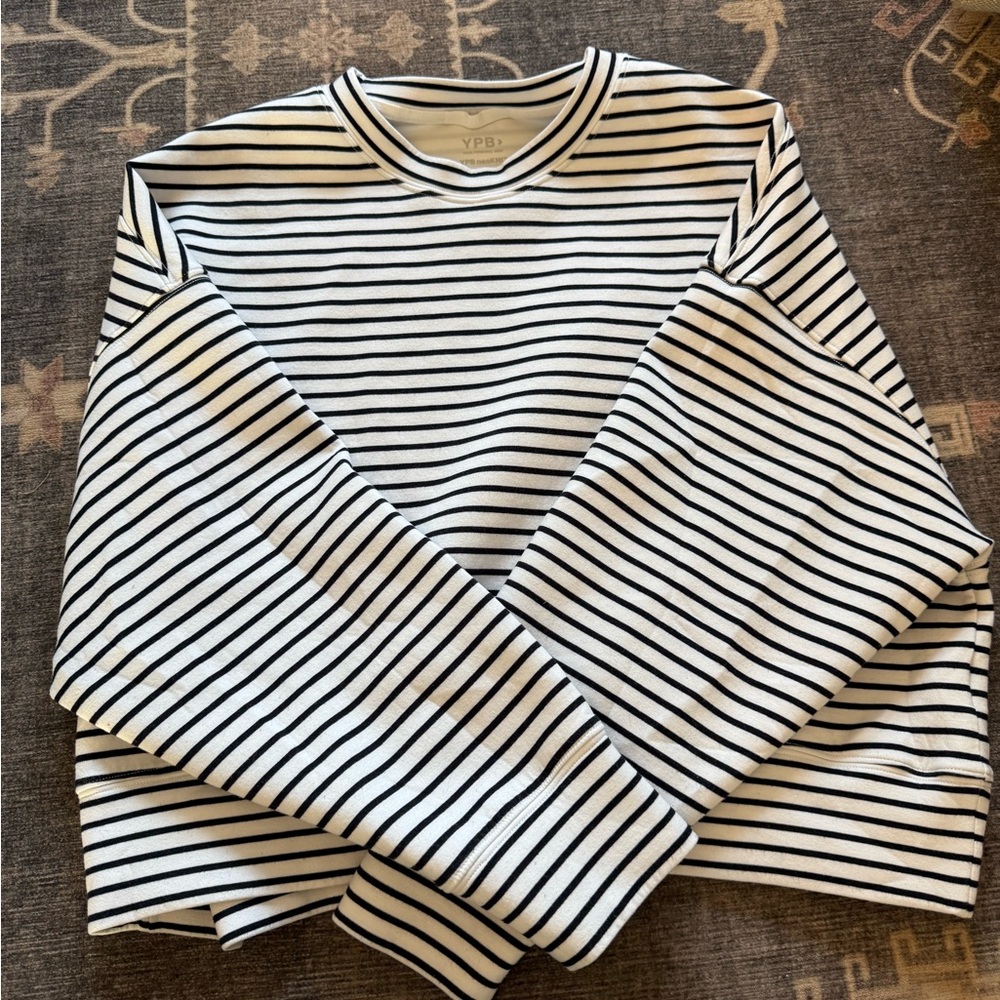 Abercrombie & Fitch Black and White Striped Crew Neck Sweater